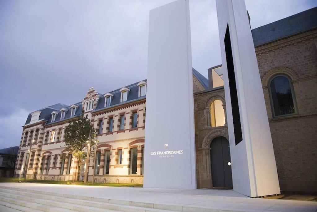 Le Cyrano, Deauville - App. T2 Proche De La Mer Екстер'єр фото