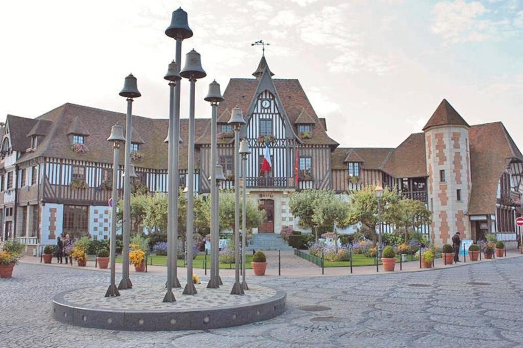 Le Cyrano, Deauville - App. T2 Proche De La Mer Екстер'єр фото